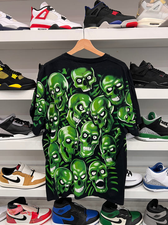 (USED) 2017 Liquid Blue Skull Pile Graphic Tee